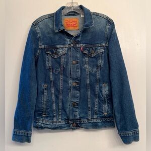Levi's Trucker Jacket in a dark wash blue denim size S